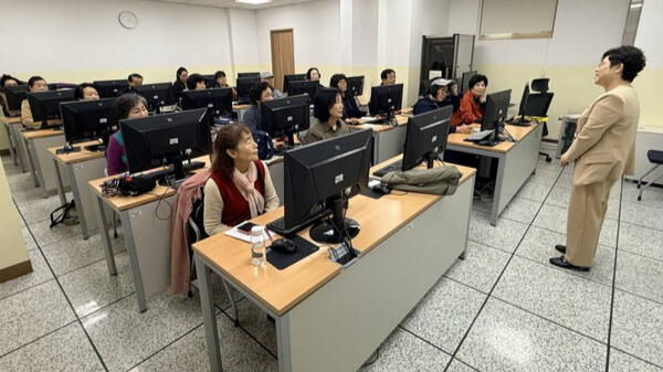시흥시북부노인복지관, 어르신 대상 인공지능·디지털생활교실 개강